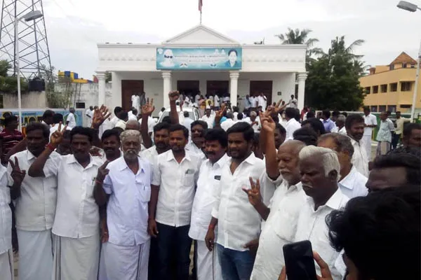 admk celebrations in vikravandi 